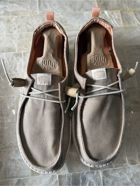 Hey Dude Womens Slip-On Loafers Wendy Chambray